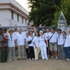 Il gruppo HHPP davanti all ingresso del Dispensario di Thullur