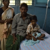 Vamsi 8 anni con la propria famiglia