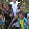 Dr George con i piccoli di Kuterata