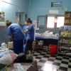 Farmacia con gli aspiranti farmacisti