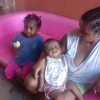 Zakya con la mamma e la sorella