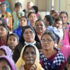 Grande folla con Sr Jain e Koteswaramma