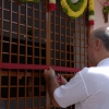 Dr. George taglia nastro d'ingresso